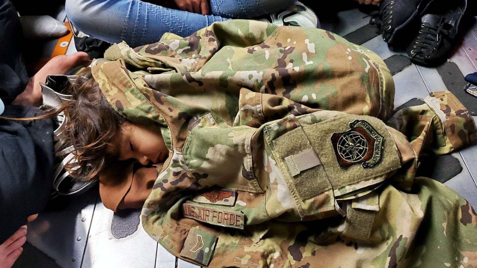 Situaciones dramáticas en el aeropuerto de Kabul ante la presión cada vez mayor de los talibanes