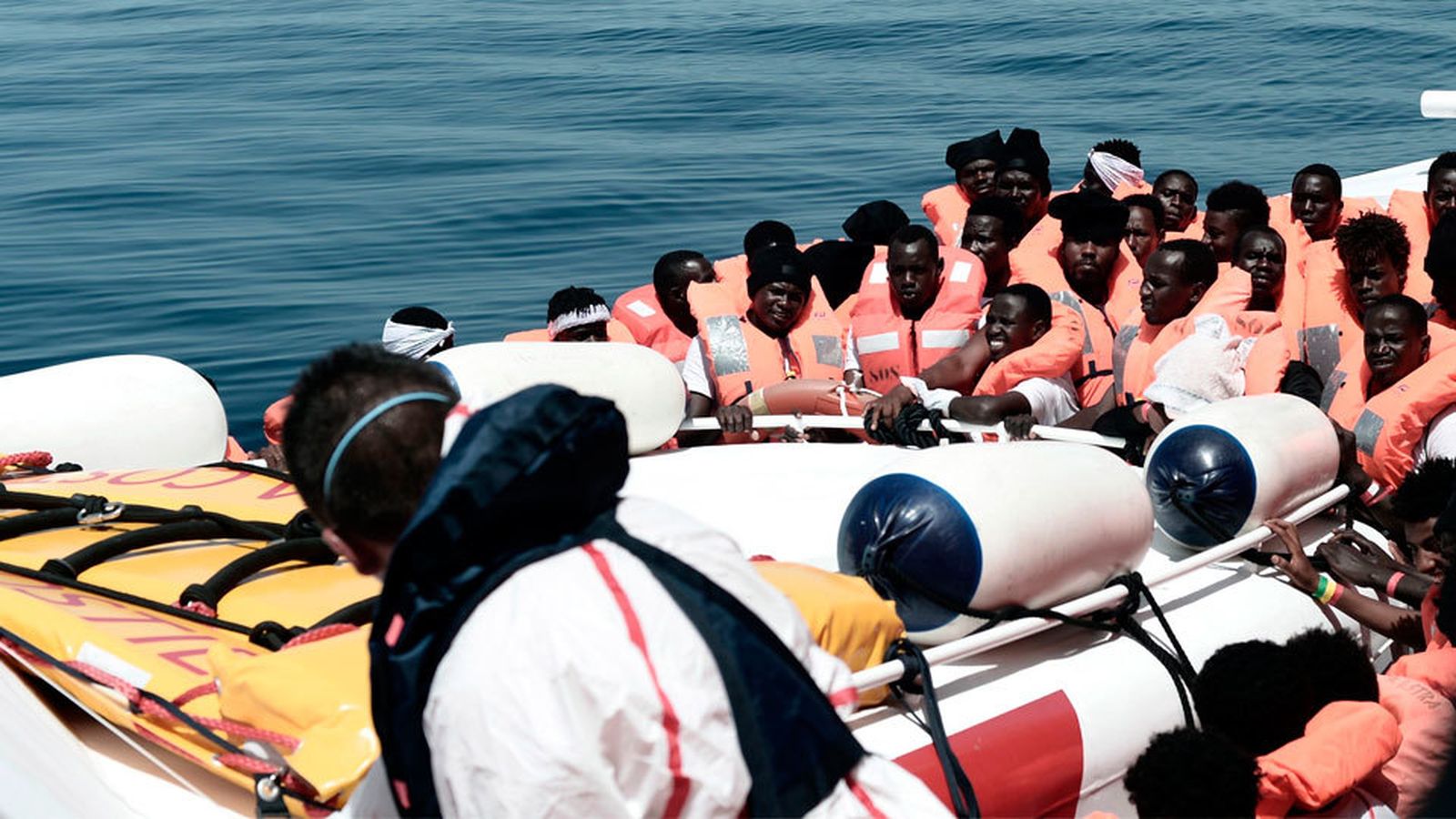 El Aquarius pone rumbo a Valencia