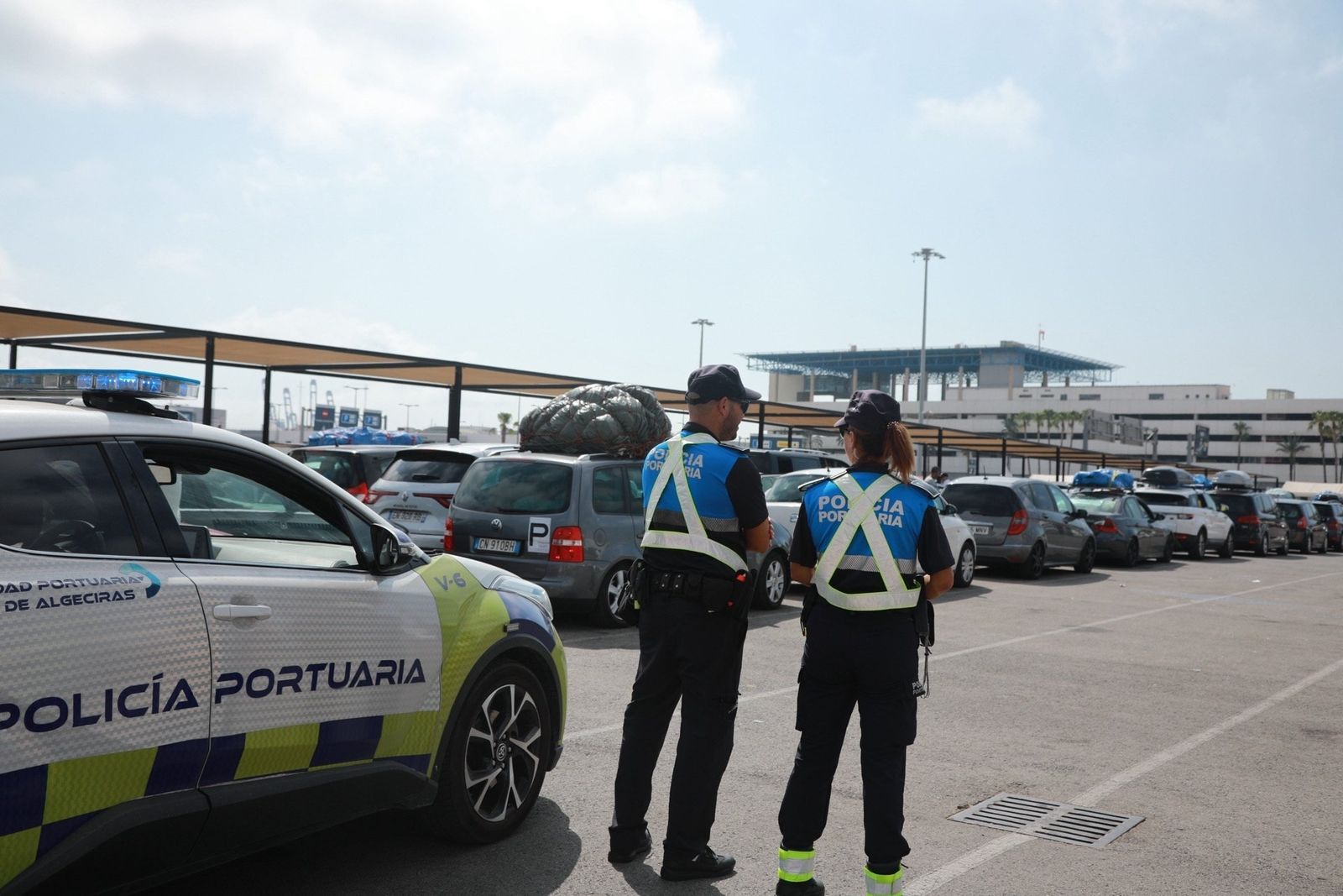 Policías portuarios durante la 'Operación Paso del Estrecho' en el Puerto de Algeciras