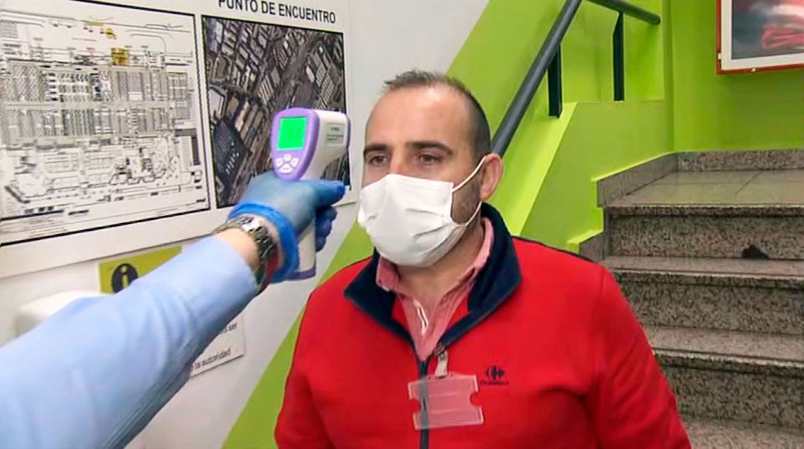 Control de temperatura a los empleados de supermercados antes de comenzar a trabajar
