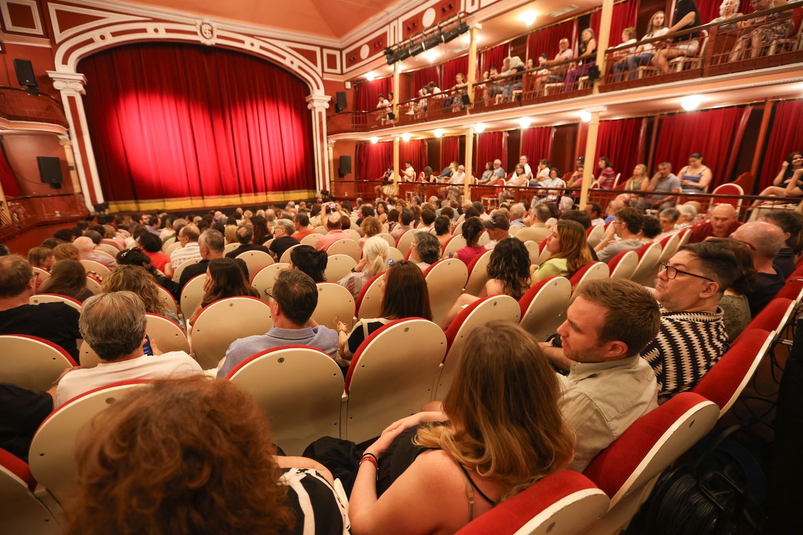 Publico Teatro Salon Cervantes