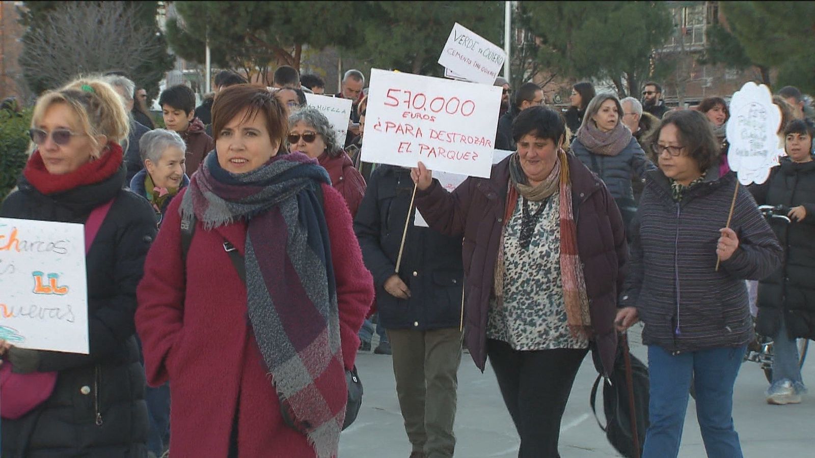 Los vecinos, contra la reforma del parque de Aluche: "Más césped y menos cemento"