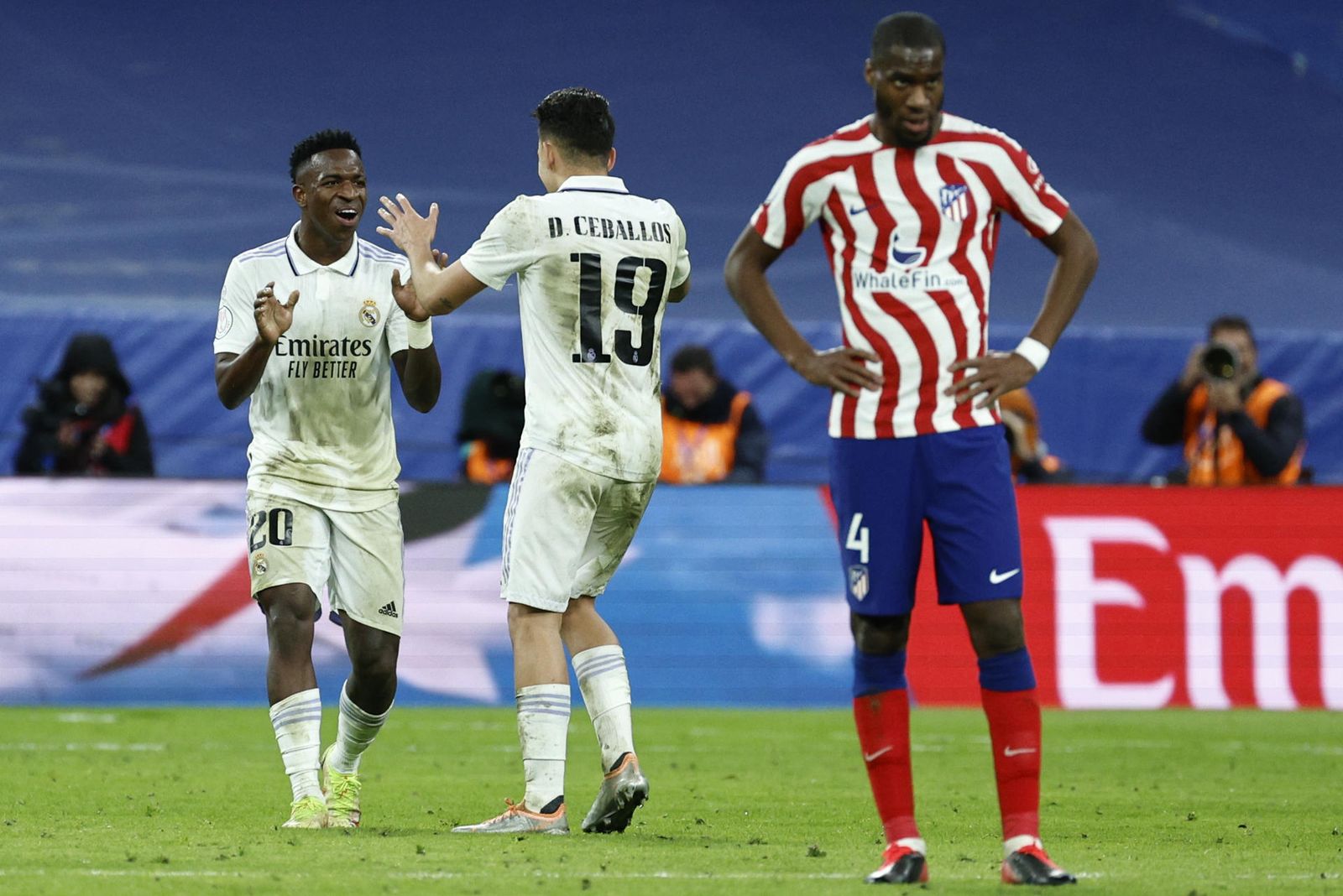 Vinicius y Ceballos ante el Atlético de Madrid