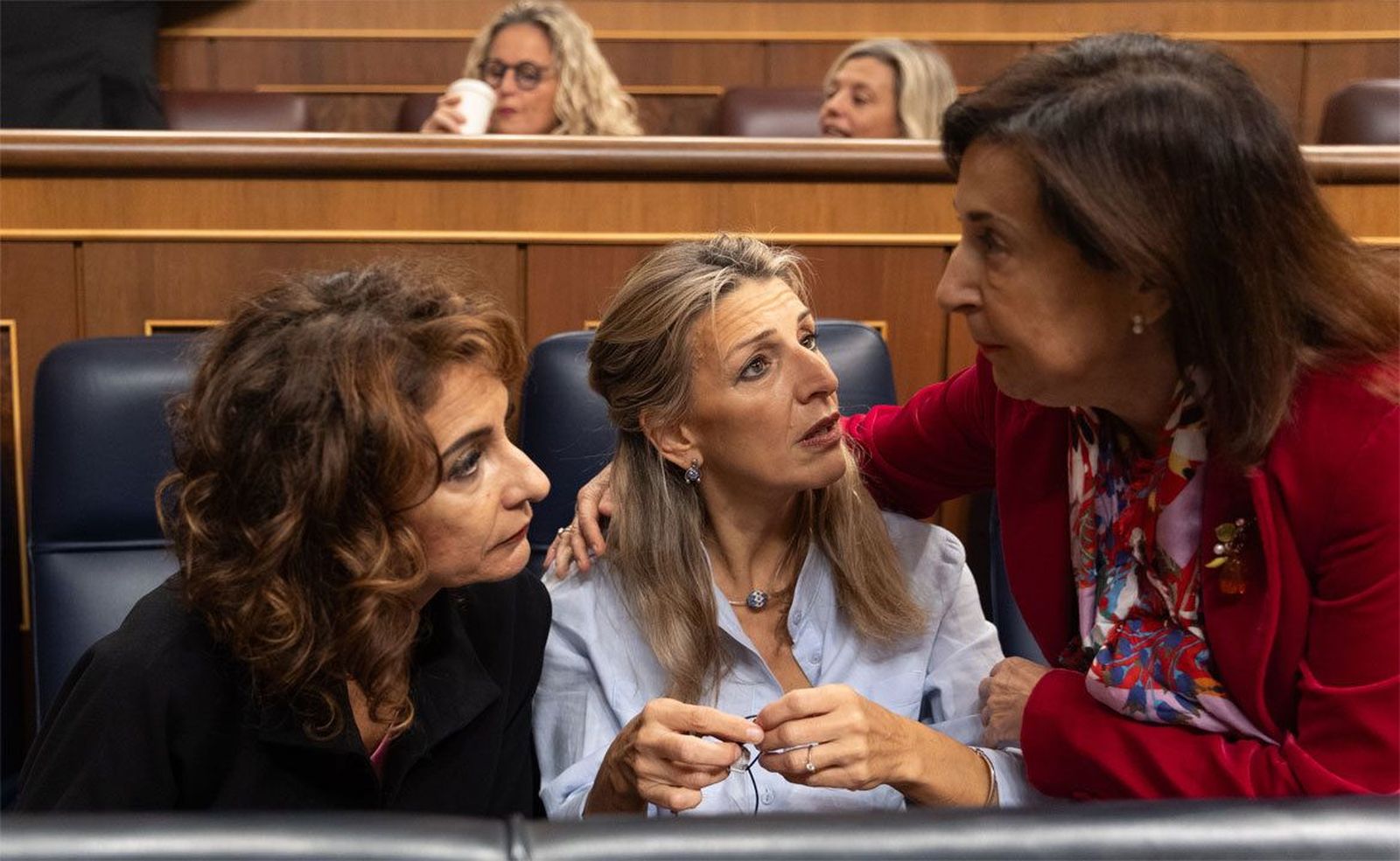 Robles dice que "invertir en Defensa es invertir en paz" y Díaz se muestra en contra de una "Europa de la guerra"