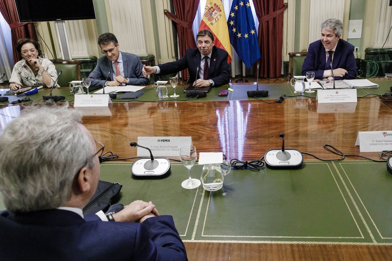 Planas y los productores de fresa de Huelva entierran el hacha de guerra