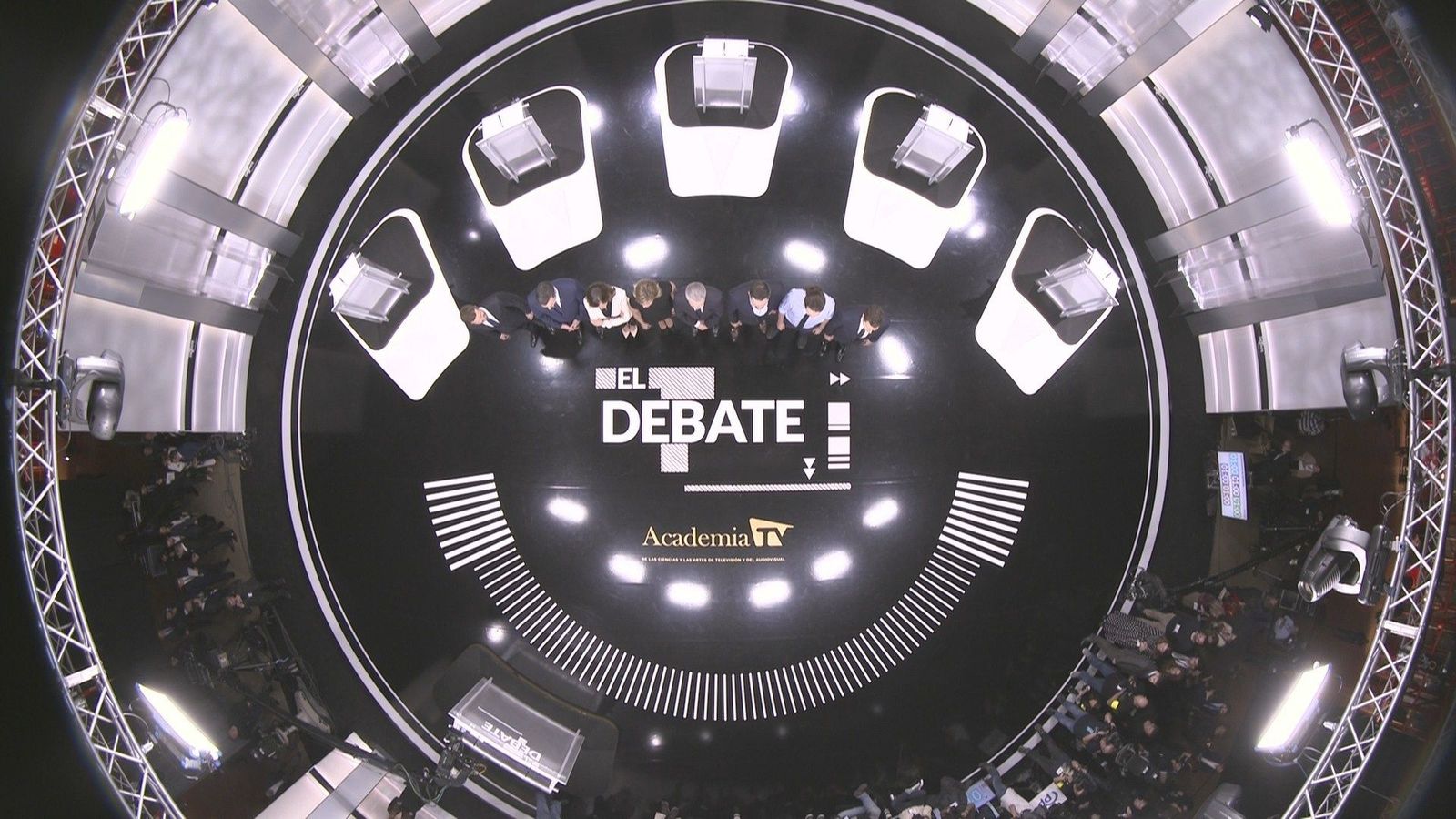 Posturas muy distantes en el debate al hablar de inmigración, vivienda y sanidad