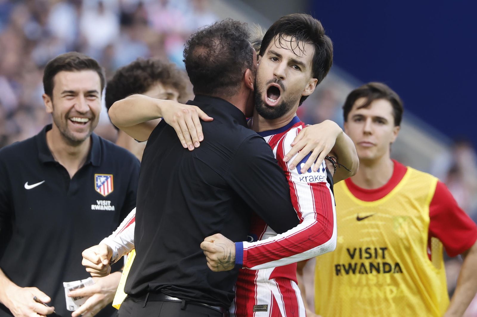Simeone alaba a Baena