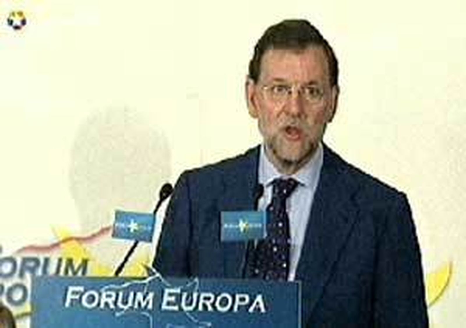 Rajoy se compromete a crear empleo ante "el triste peor dato de la historia"