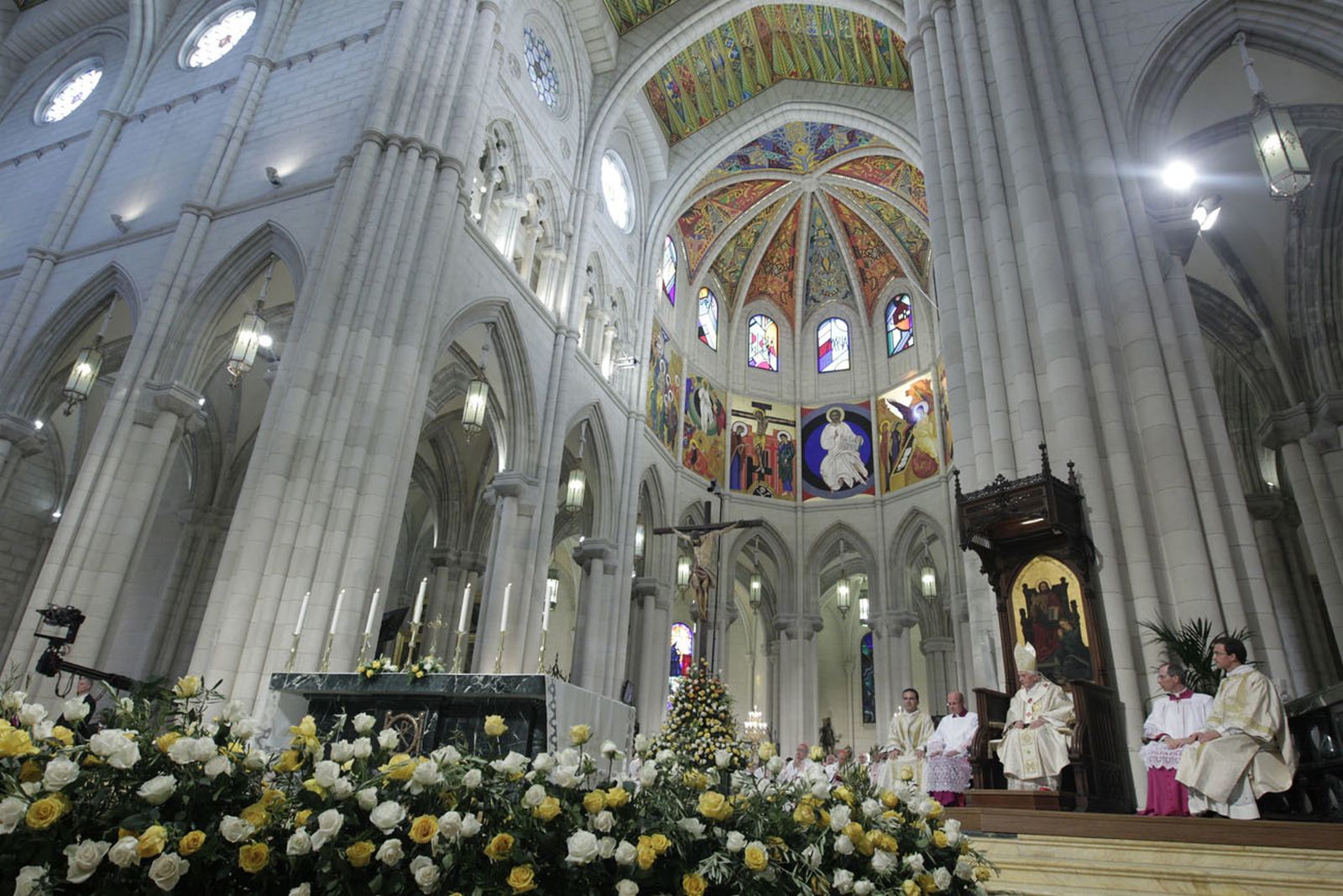 El papa Benedicto XVI celebra la eucaristía en La Almudena (JMJ)