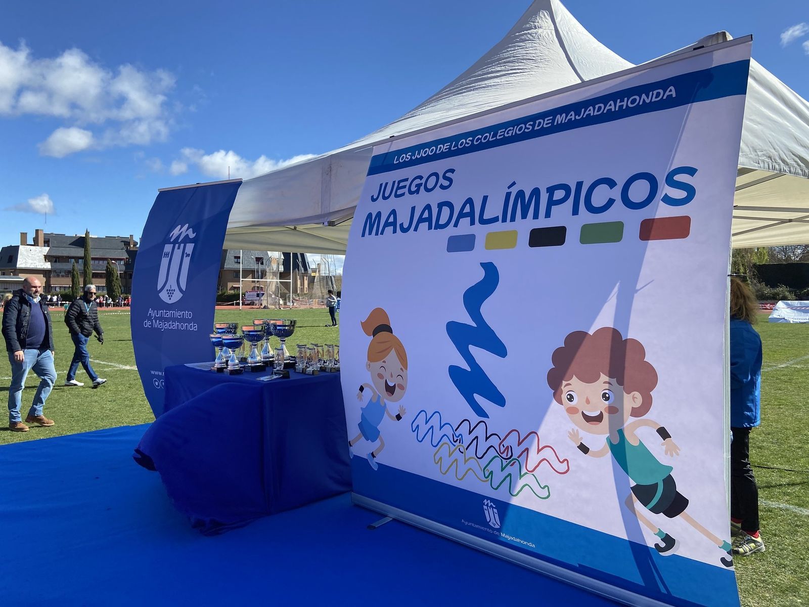 Anuncio de los juegos olímpicos escolares durante la celebración del cross de primavera