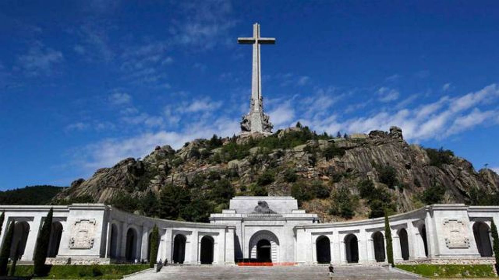 El PSOE cree que "es el momento" de exhumar los restos de Franco