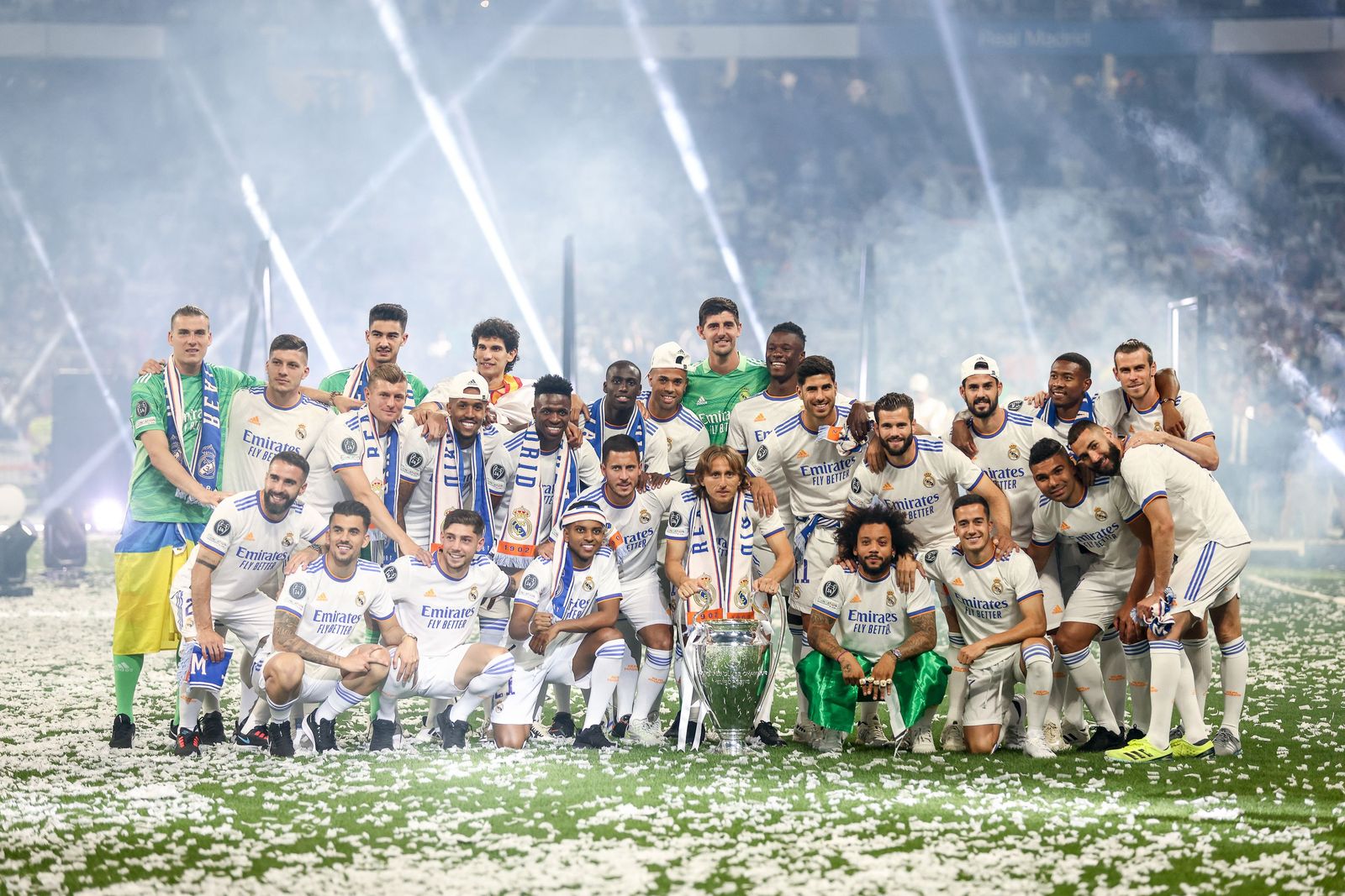 Gran fiesta en el Santiago Bernabéu, con Marcelo entre lágrimas