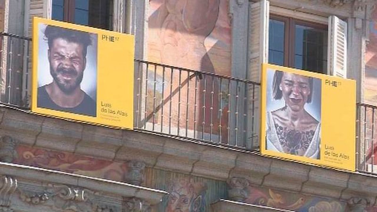 16 retratos cuelgan de los balcones de la Casa de la Panadería
