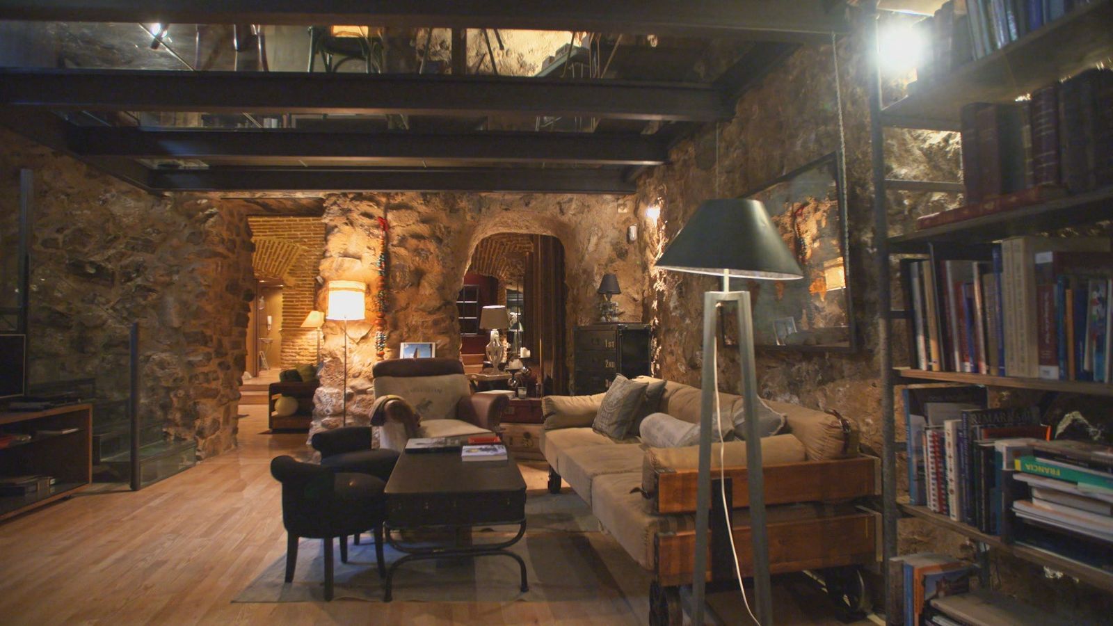 Interior cueva en Ópera
