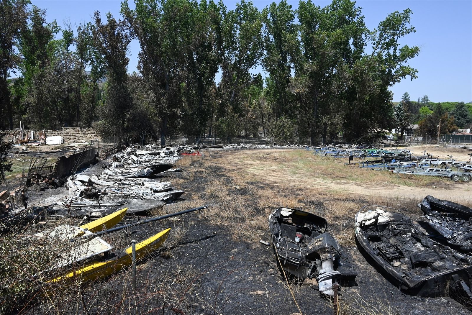 Zona quemada por el incendio junto al pantano de San Juan