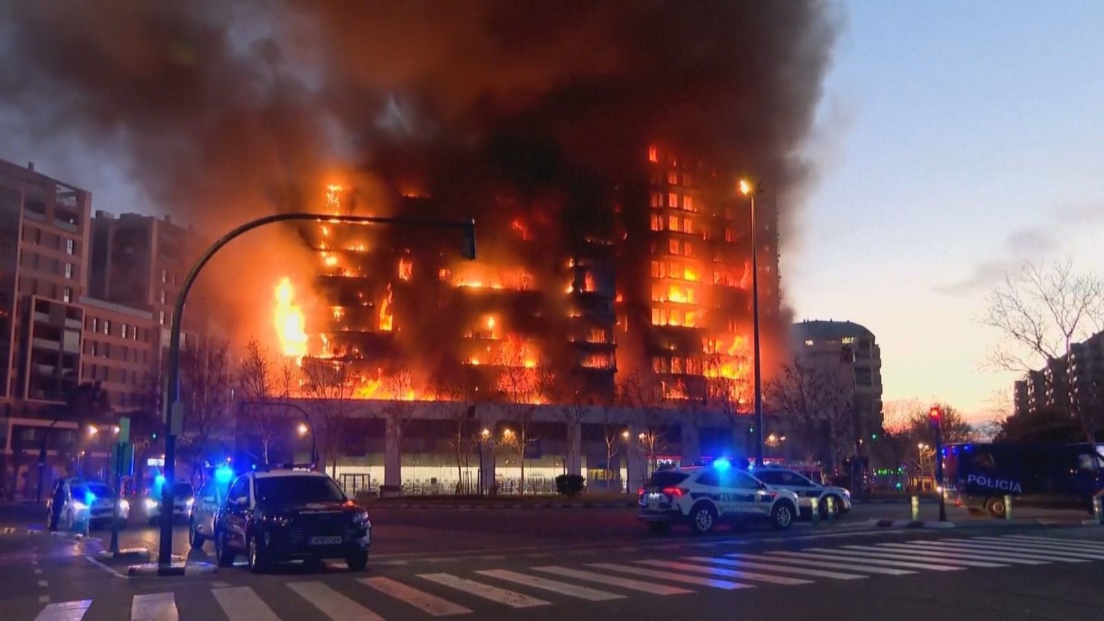 Doce entidades piden reforzar la normativa antiincendios tras el desastre de El Campanar