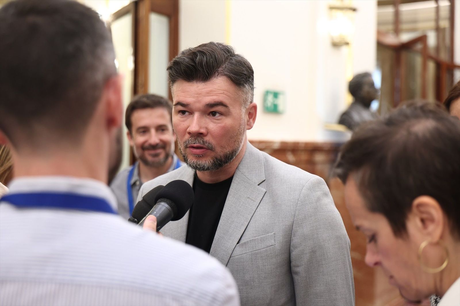 Rufián dice al Gobierno que la gente "merece una izquierda que no dé vergüenza": "Aguantar para nada es tontería"