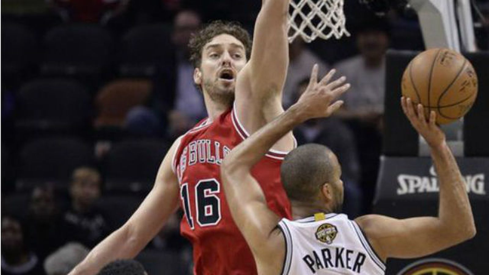 Pau Gasol ante los Spurs