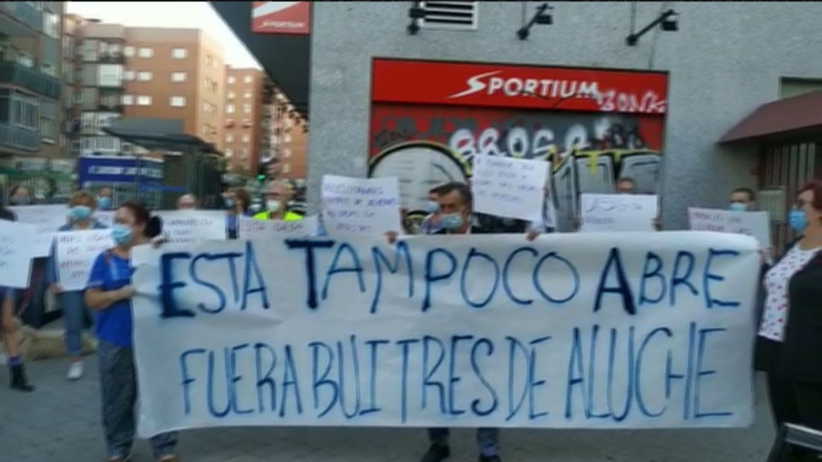Aluche se moviliza contra la apertura de una nueva casa de apuestas en el barrio