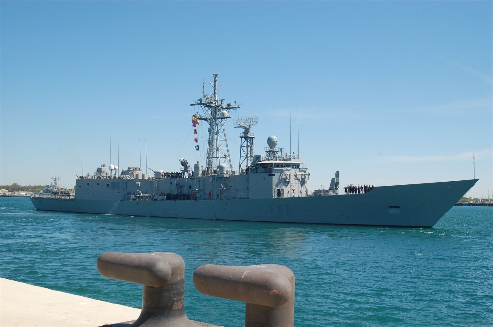 La fragata 'Navarra' en la Base de Rota (Cádiz)
