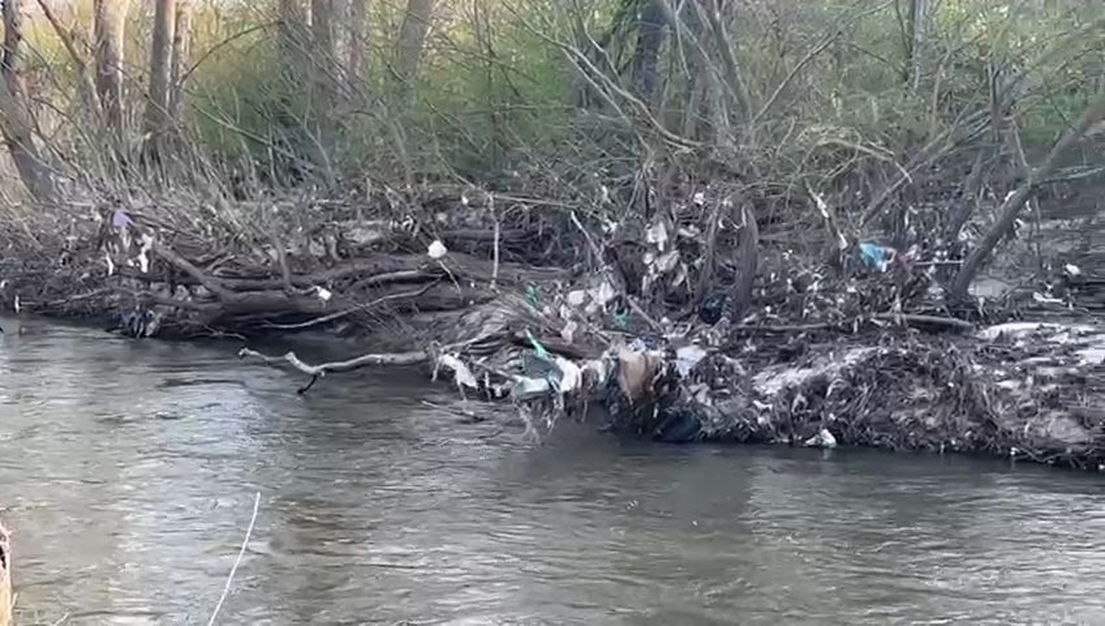 Reclaman los realojos y limpieza en las zonas inundables del Guadarrama