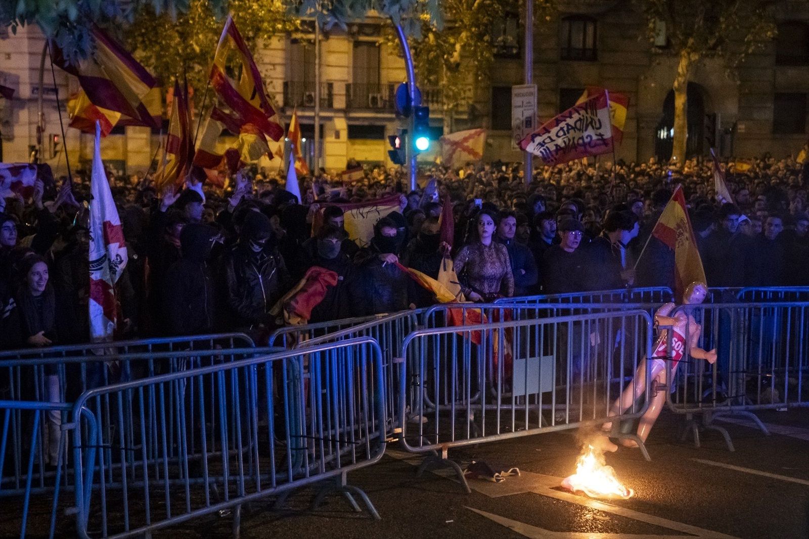 La decimotercera manifestación en Ferraz acaba con cargas policiales y 15 detenciones