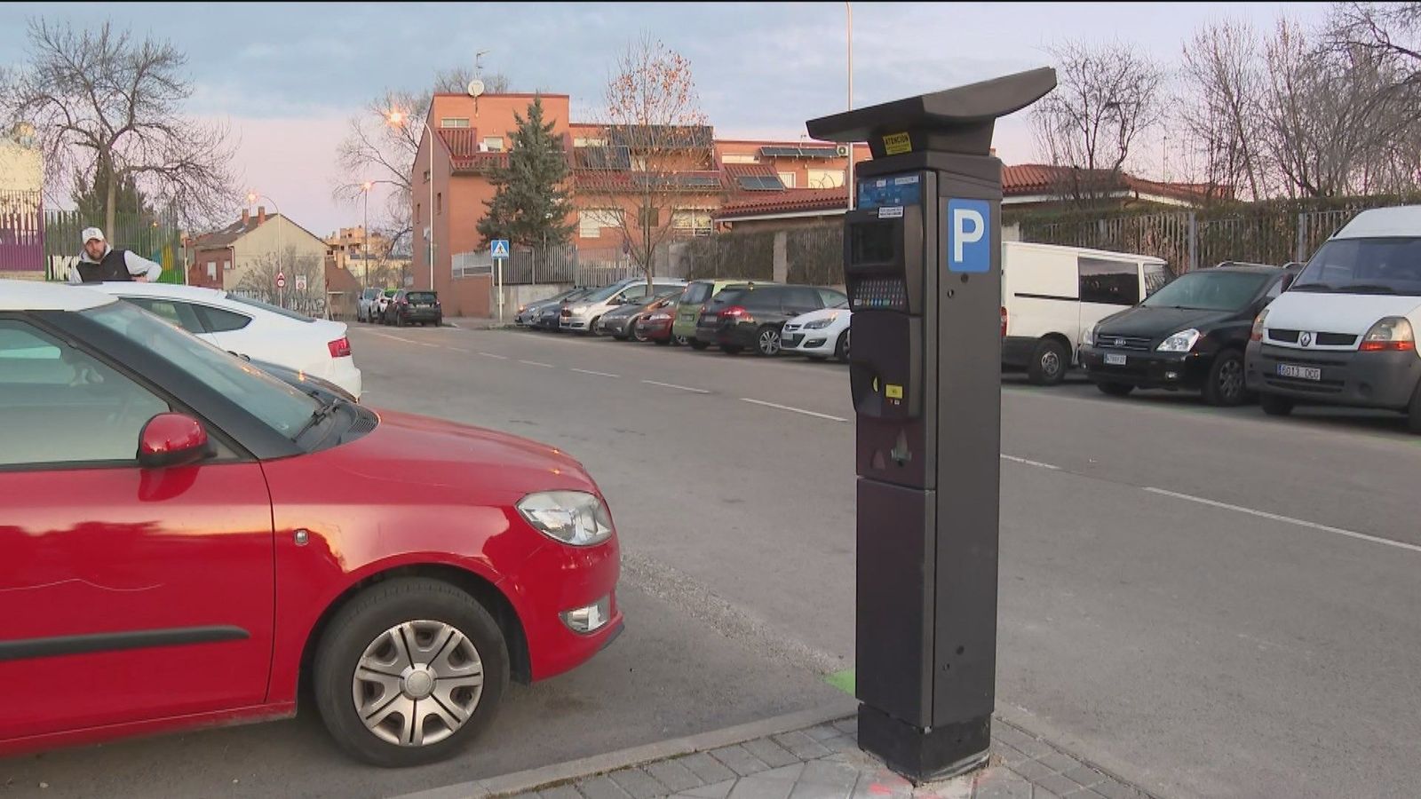 Comienza a funcionar el SER en Valdezarza, 957 plazas reguladas por parquímetros