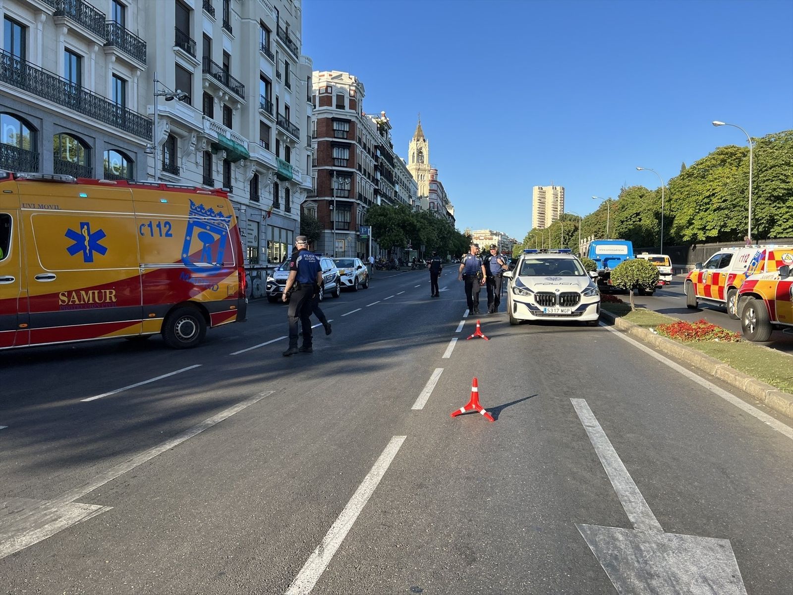 Perdió el control en la Puerta de Alcalá cuando se dirigía a la calle O'Donnell, invadiendo la acera y arrollando a tres  personas