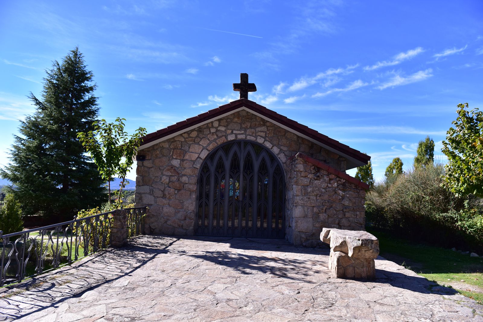 La Ermita de San Isidro, situada en las laderas de El Boalo