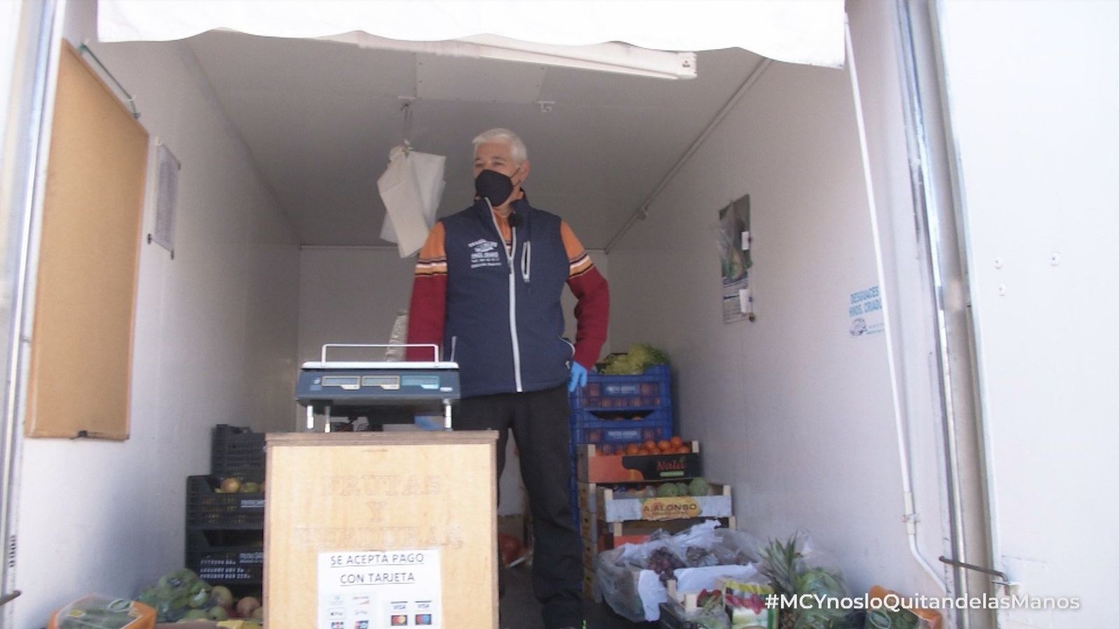 Pablo, el frutero que lleva productos frescos a los pueblos más pequeños de Madrid