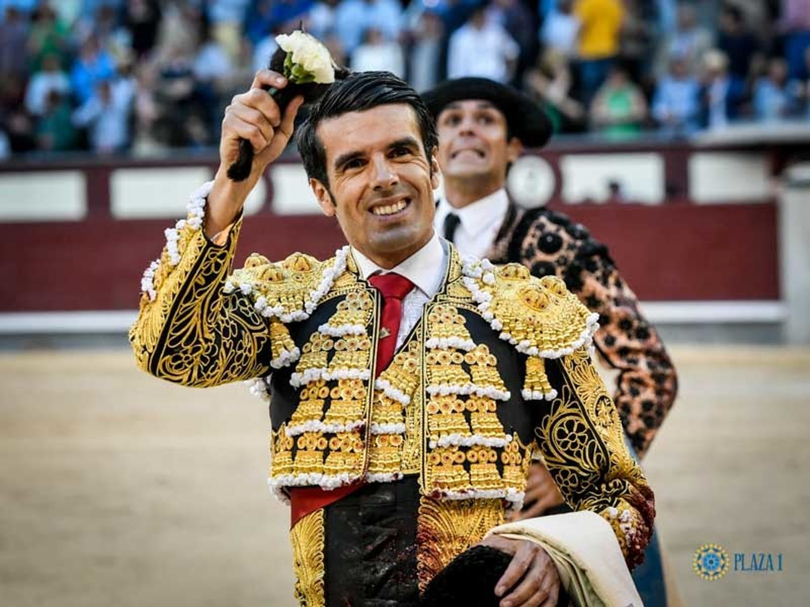 Emilio de Justo convence a Madrid por la vía de la pasión con variados victorinos