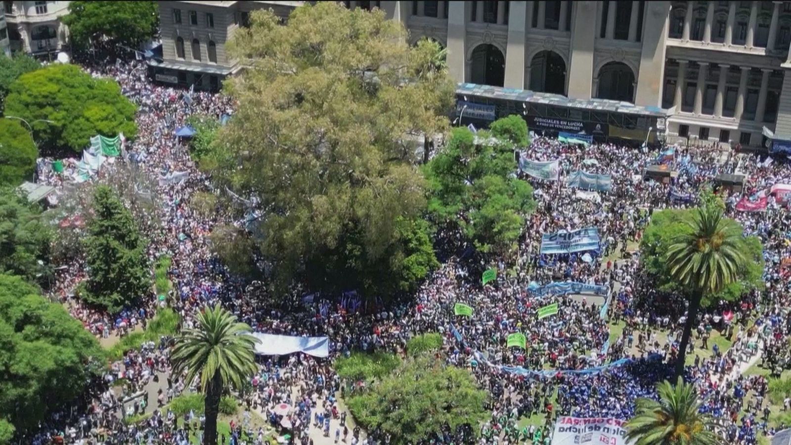 Convocan huelga general en Argentina contra las reformas del Gobierno Milei