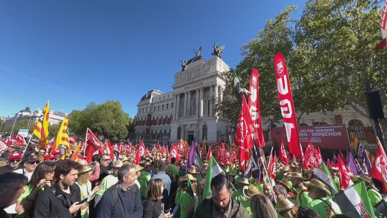 UGT y CCOO exigen a Planas la convocatoria de una mesa de diálogo social para abordar los temas agrarios