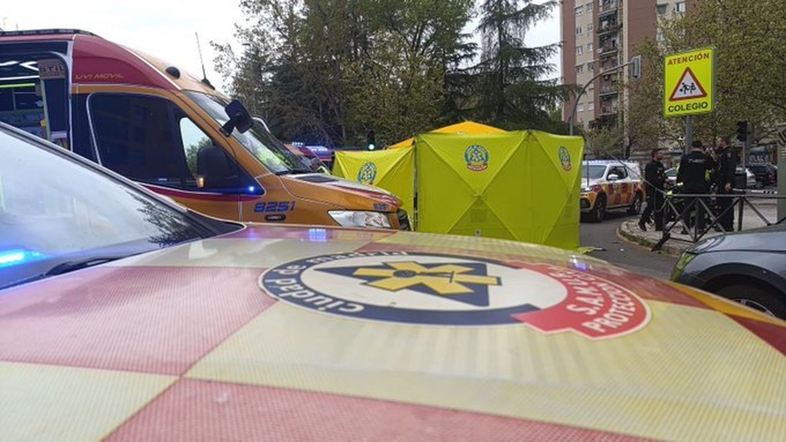 Dispositivo del Samur en el fatal accidente de tráfico  de la Avenida de la Aviación, en Latina