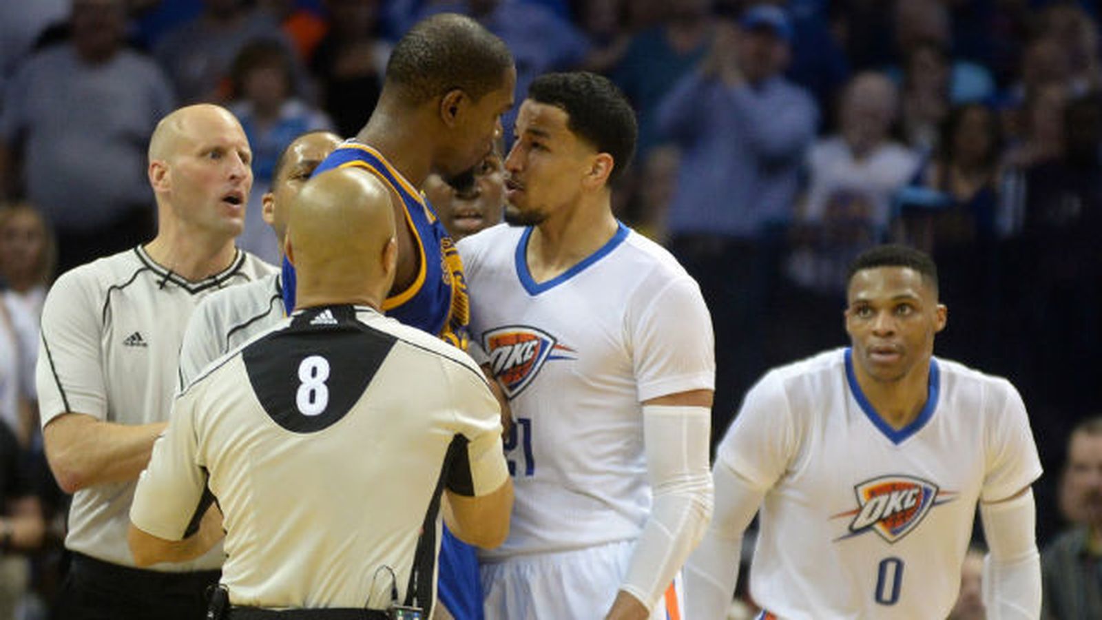 Kevin Durante ante Andre Roberson