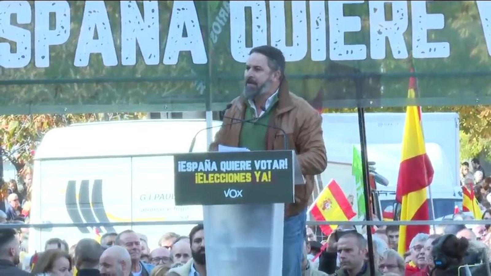 Abascal acusa a Sánchez de "querer triturarlo todo" y de estar al servicio de "intereses espurios "
