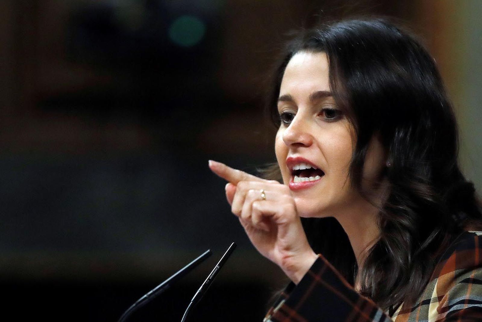 Arrimadas pregunta al PSOE si no hay "ningún valiente" para oponerse a la "infamia" de Sánchez