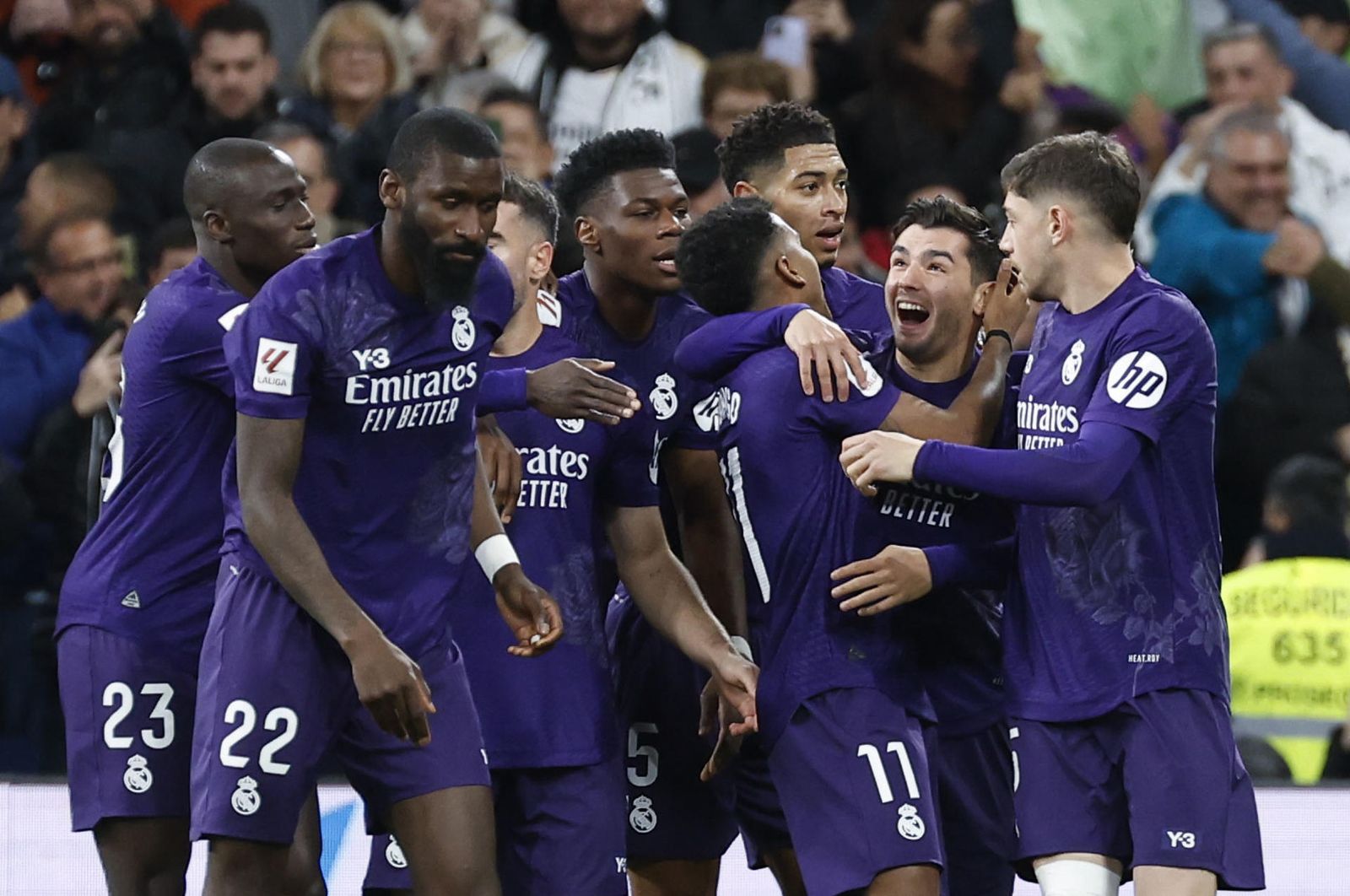 Los jugadores del Real Madrid celebran el gol de Rodrygo al Athletic Club