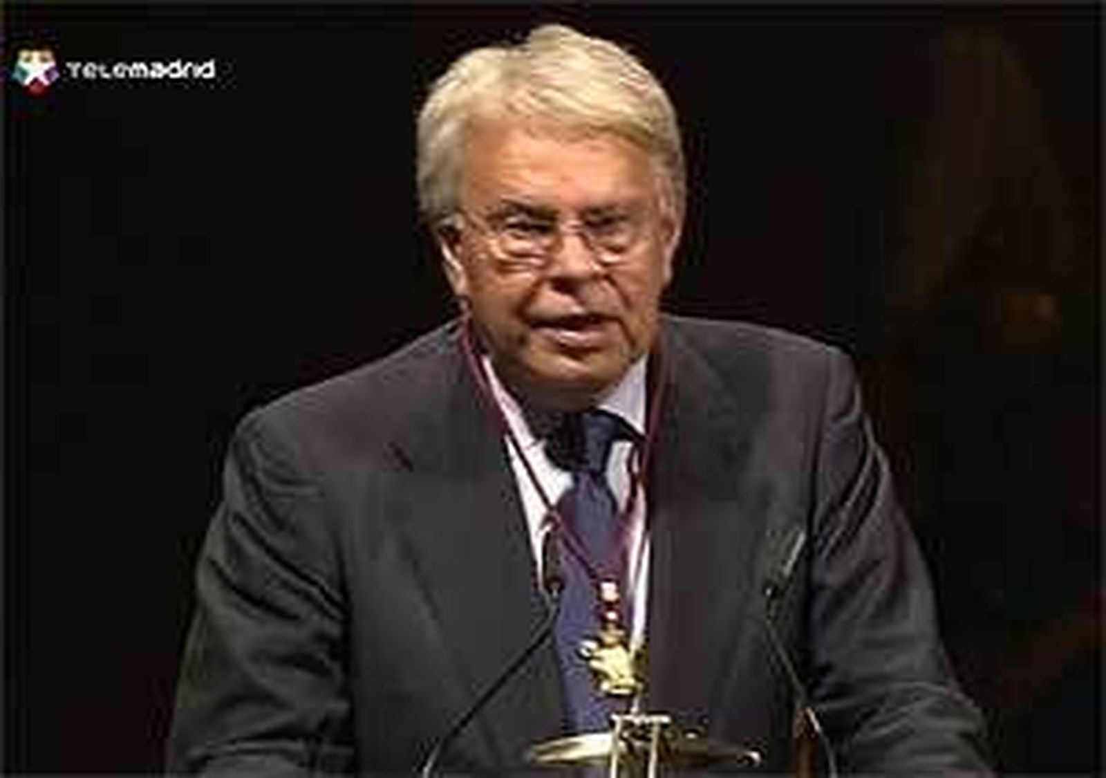 Felipe González pide diálogo y "aunar esfuerzos" ante "la situación de emergencia"
