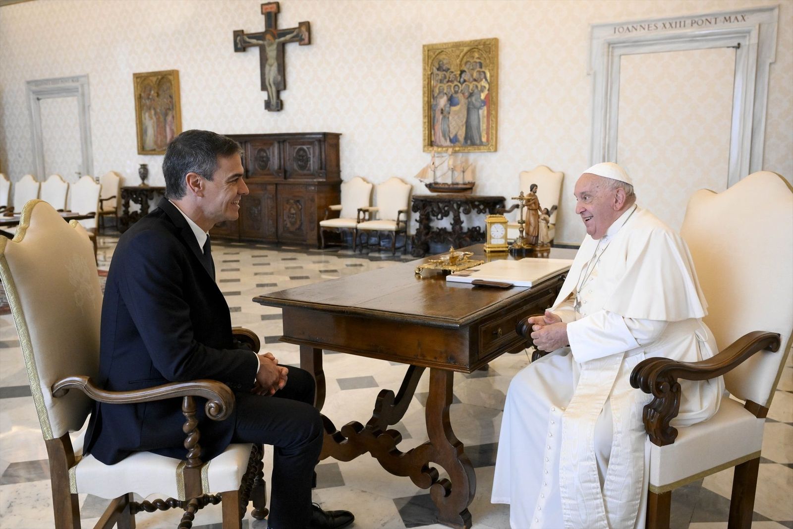 El Papa recibe a Sánchez en el Vaticano con la inmigración y Oriente Medio como protagonistas
