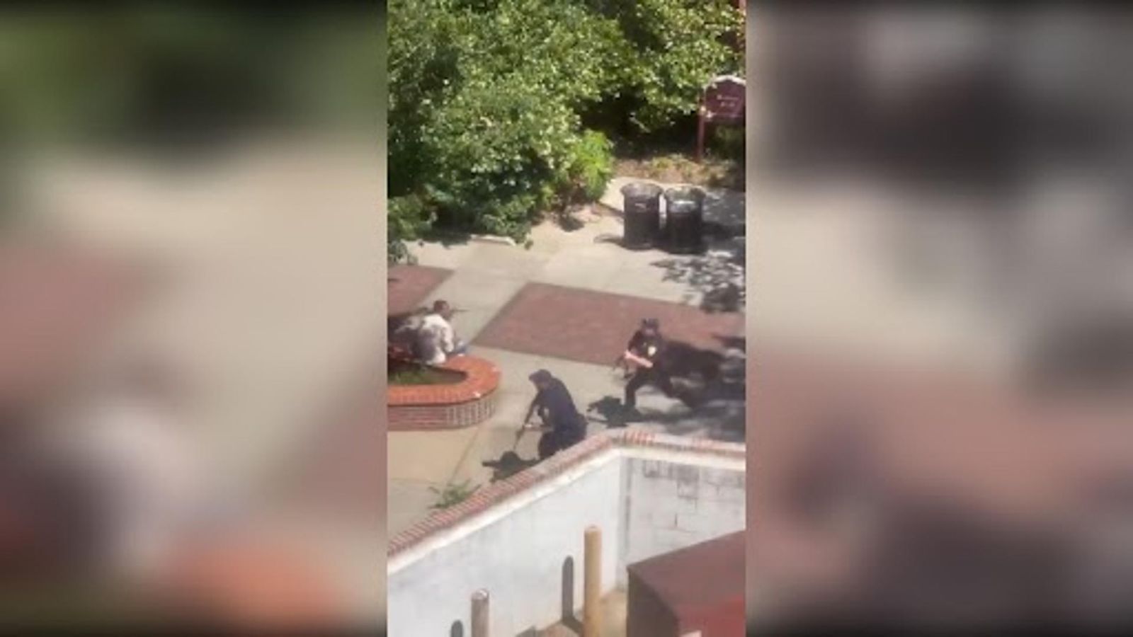 Captura de video de agentes de seguridad durante un tiroteo  en la Universidad Estatal de Florida en Tallahassee, Estados Unidos