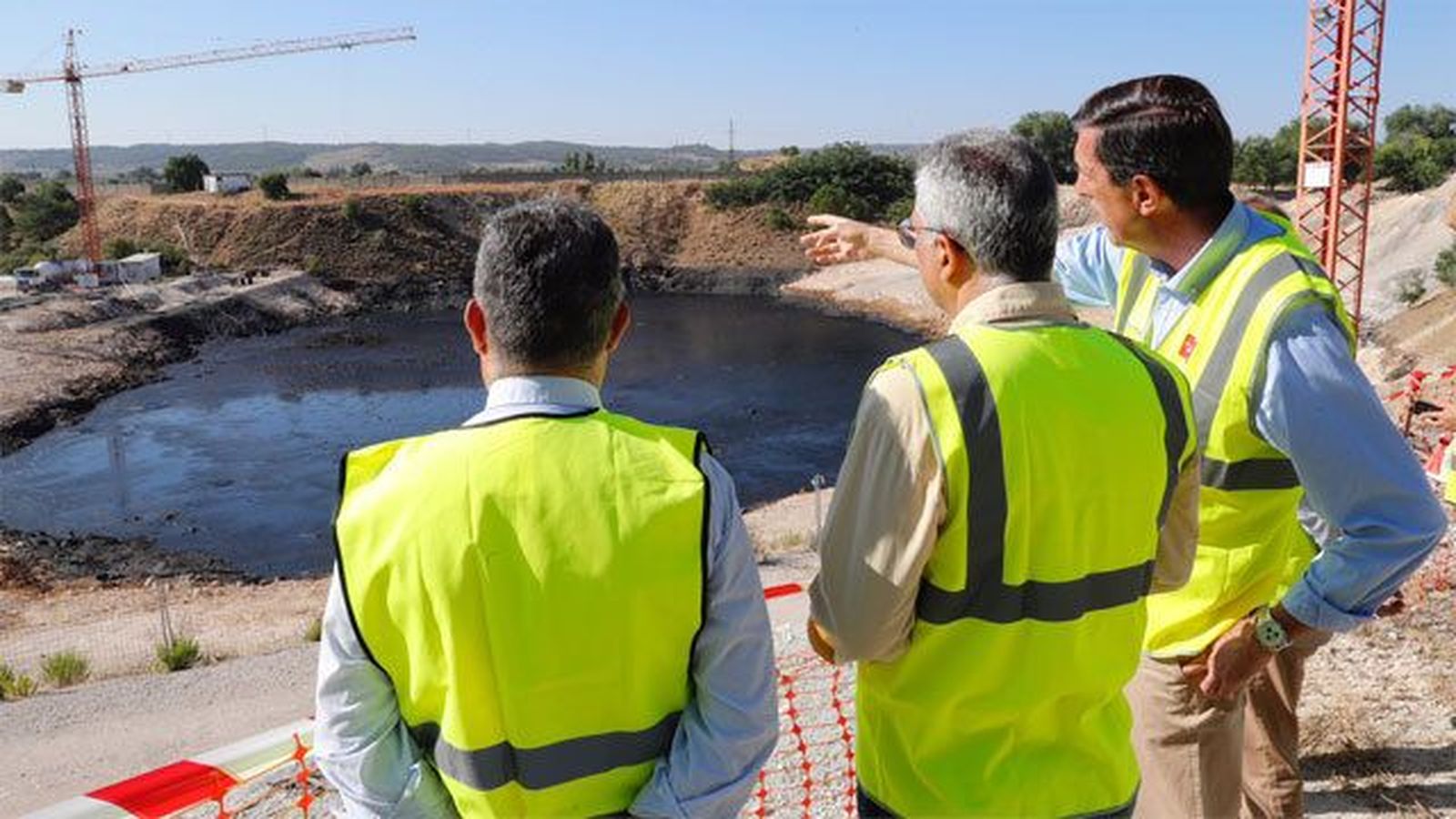 Ya se han extraído 39.500 toneladas de aceite de la laguna negra de Arganda