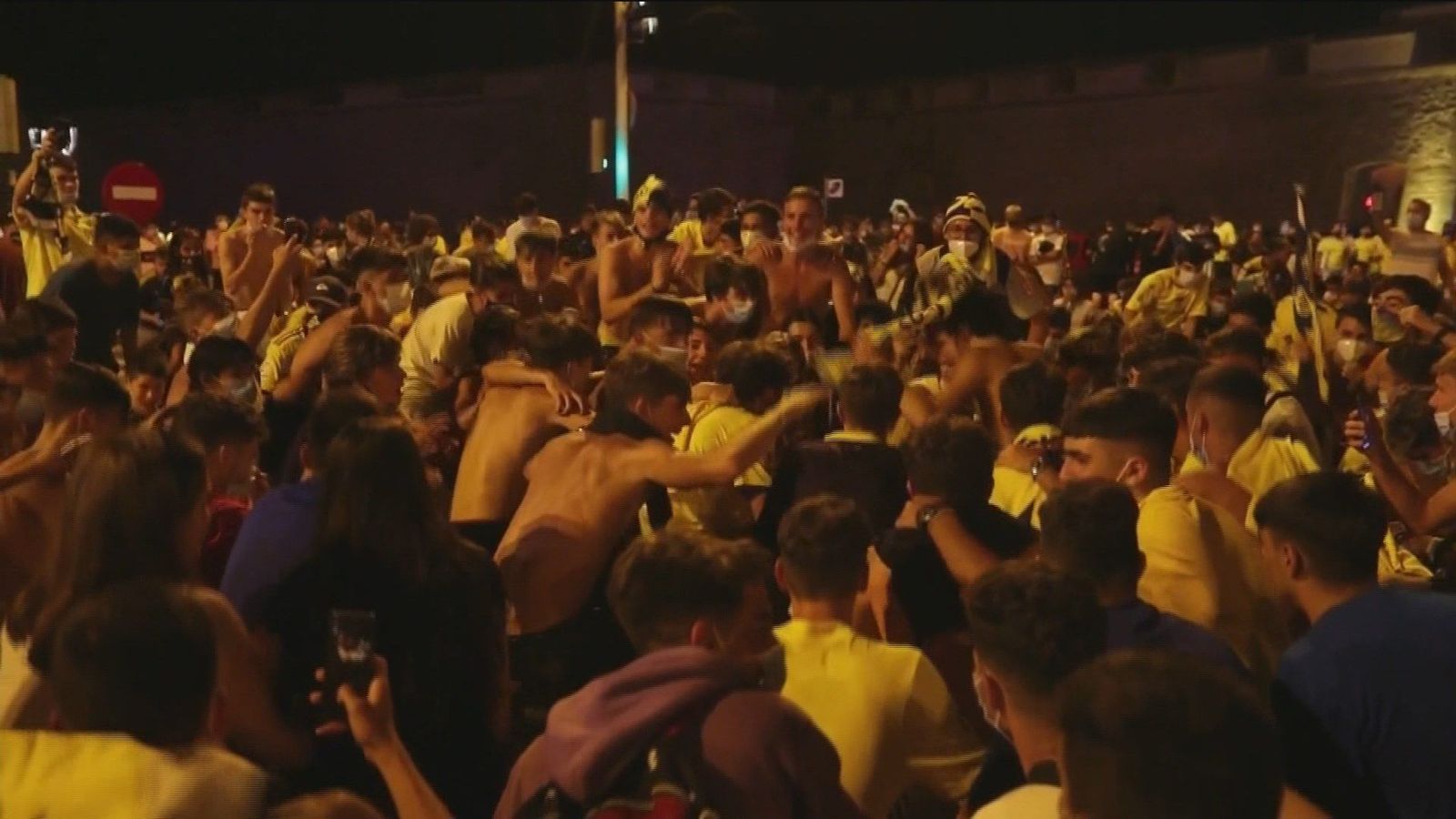 Andalucía se suma a la obligatoriedad de las mascarillas tras la fiesta por el ascenso del Cádiz