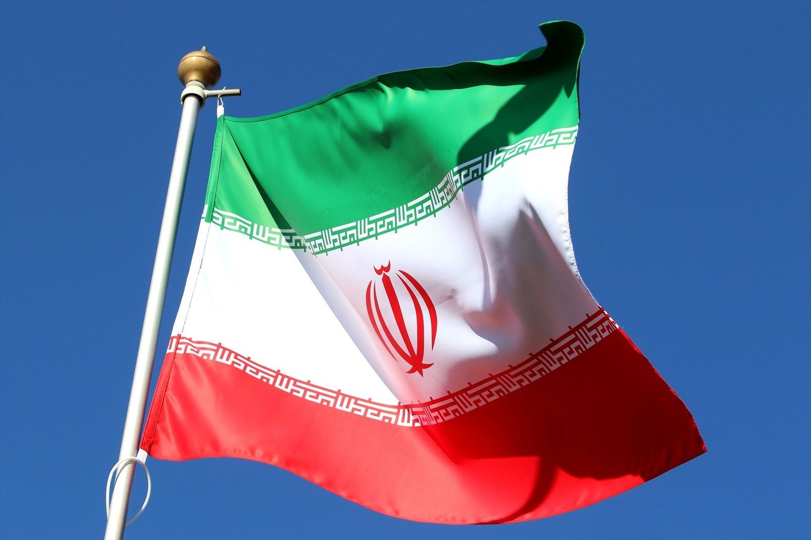 Irán dice que la guerra se extenderá más allá de la región si EEUU reanuda los bombardeos