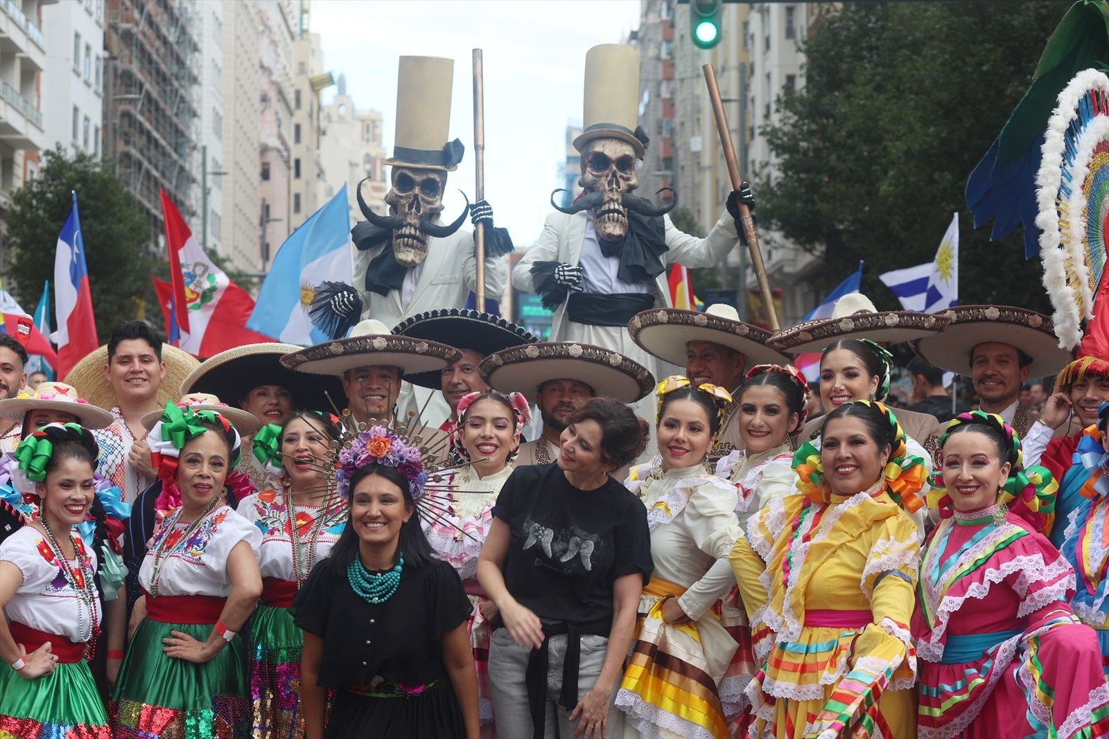 Fotogaleria: El desfile de la Hispanidad llena de color la Gran Vía
