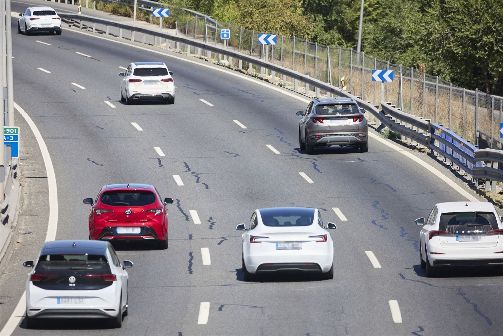 Varios coches circulan por la A-3