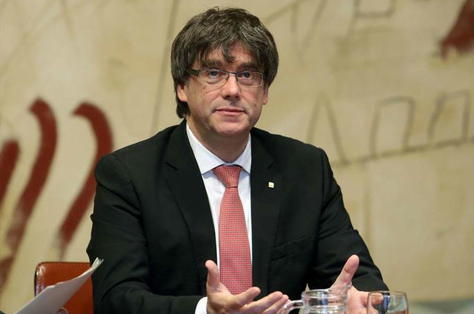 Puigdemont retrasa al martes su comparecencia en el Parlament tras el 1-O
