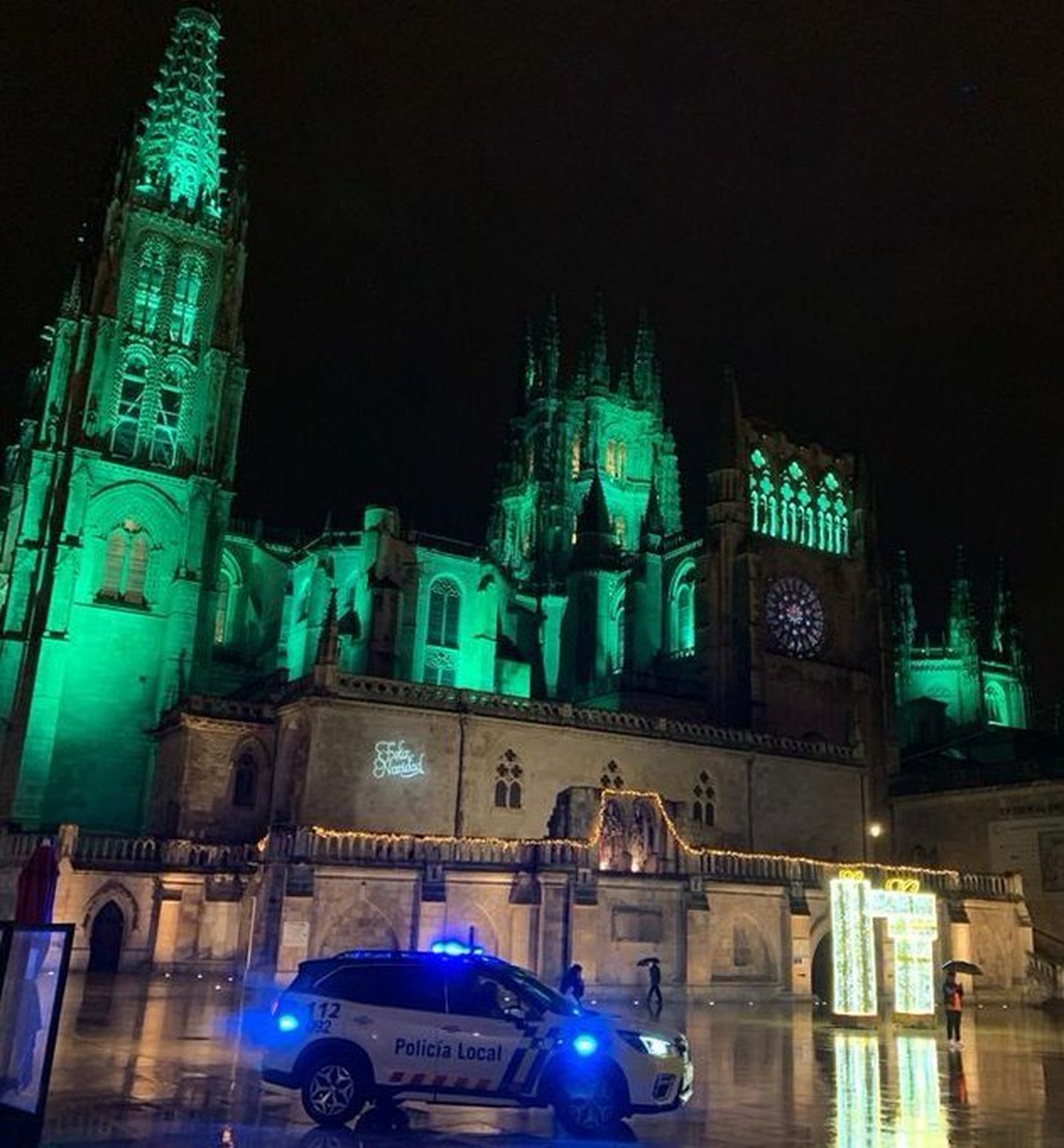 Policía de Burgos frente a la catedral