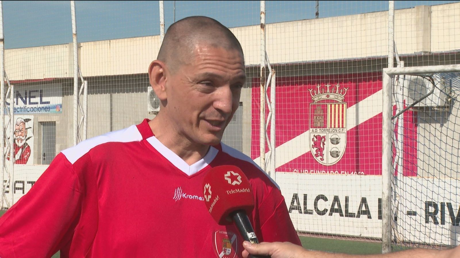 Javier corre maratones para llenar despensas solidarias de Madrid