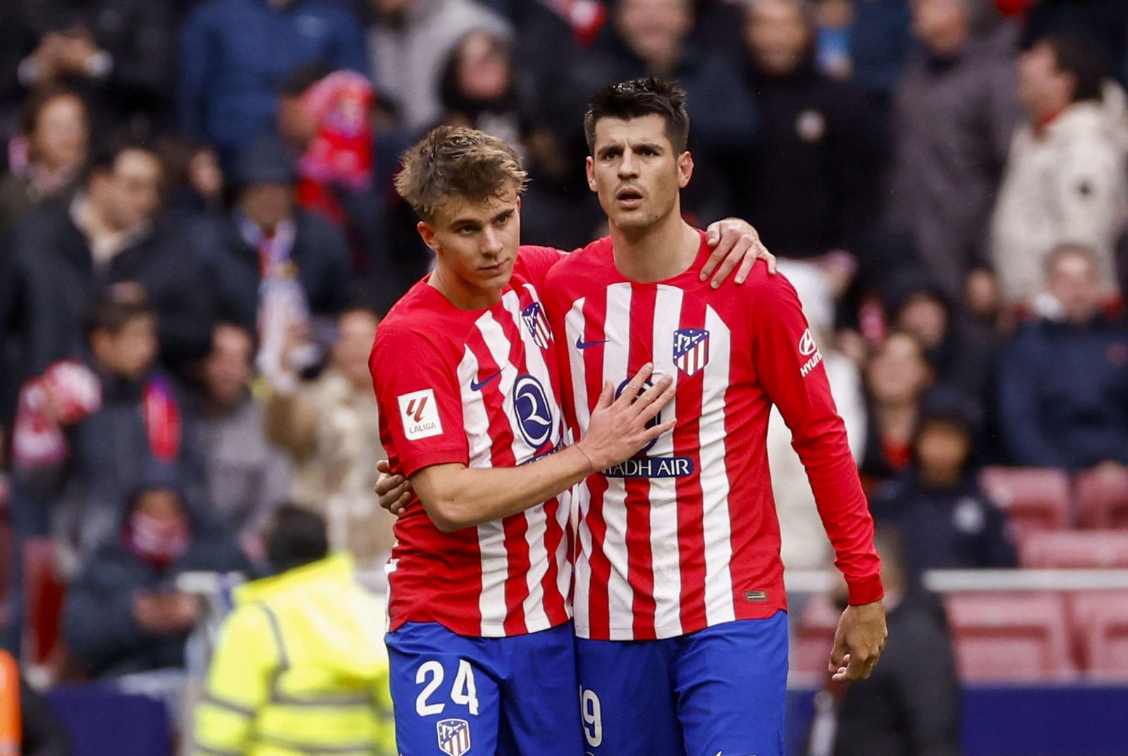 Pablo Barrios y Álvaro Morata